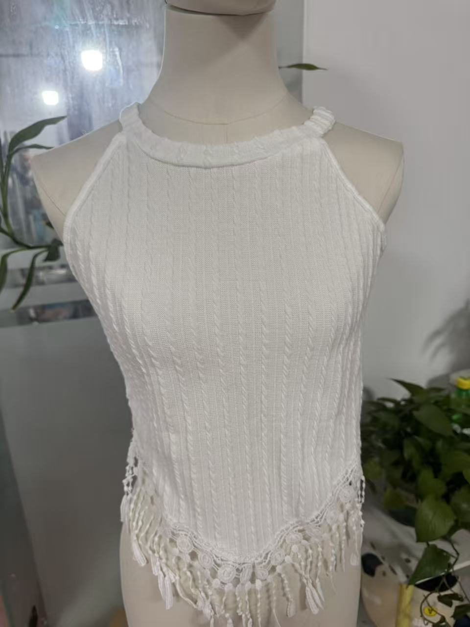 Elegant Tassel Crop Top Slim Fit