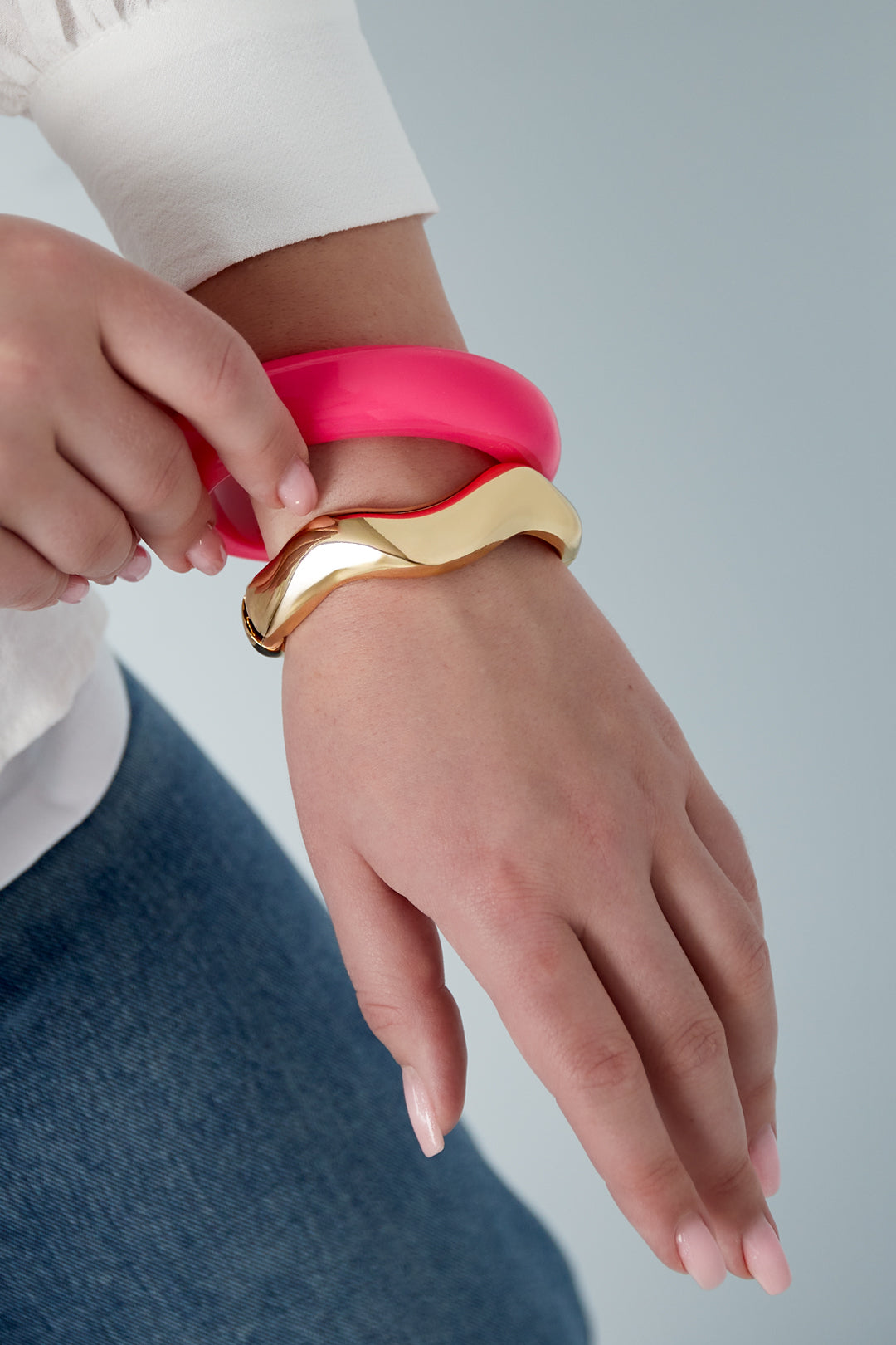 Wavy bangle